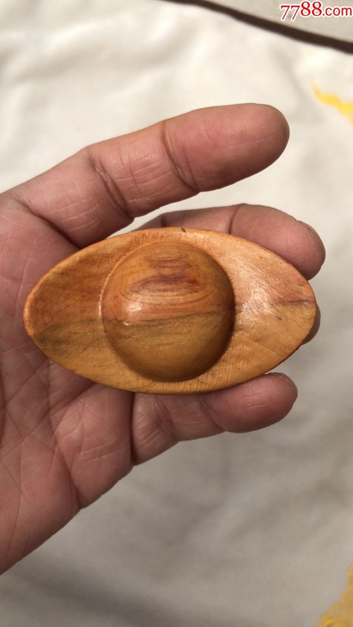 崖柏手把件元宝