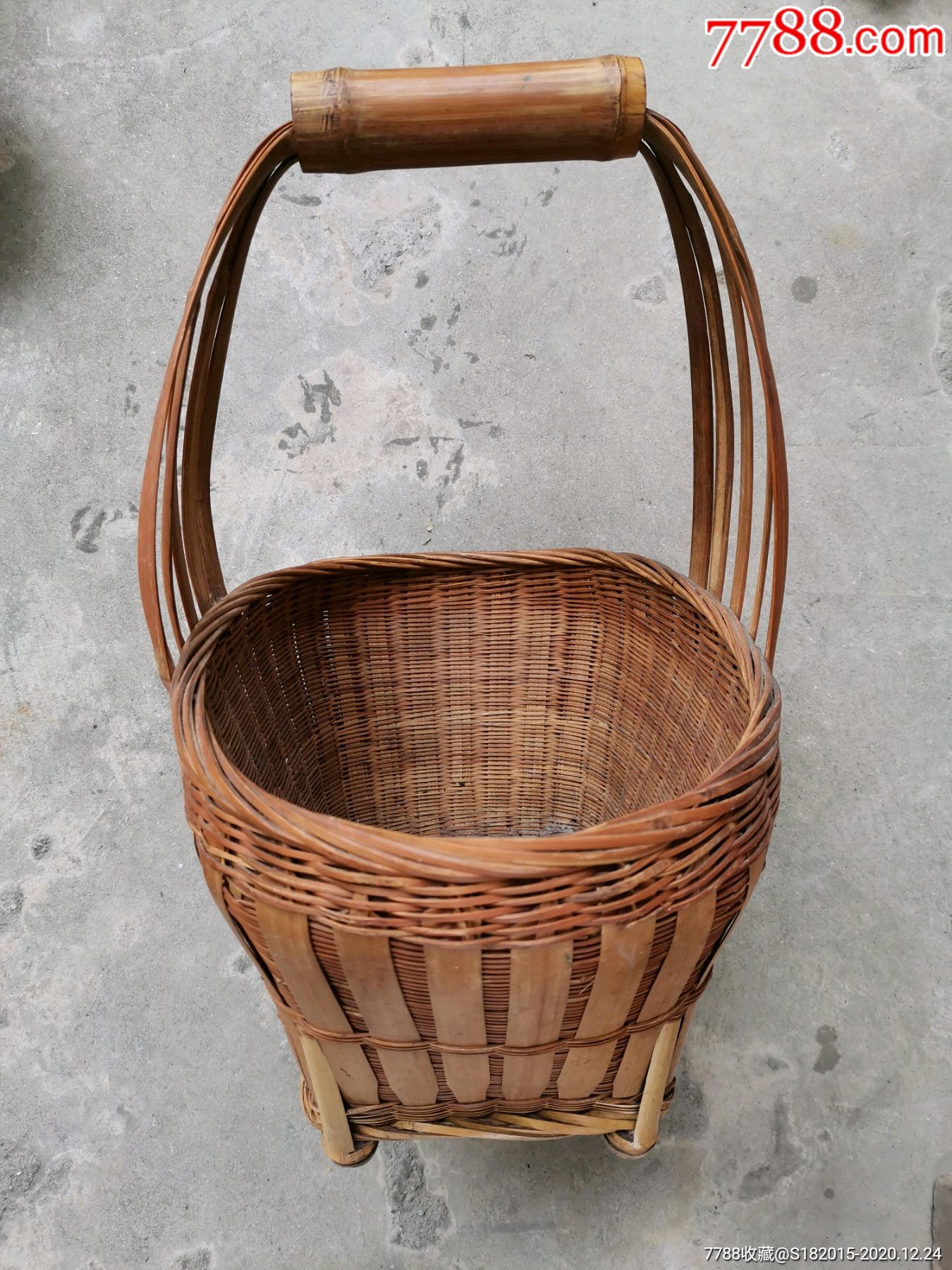 云南少数民族用的竹篮子一个