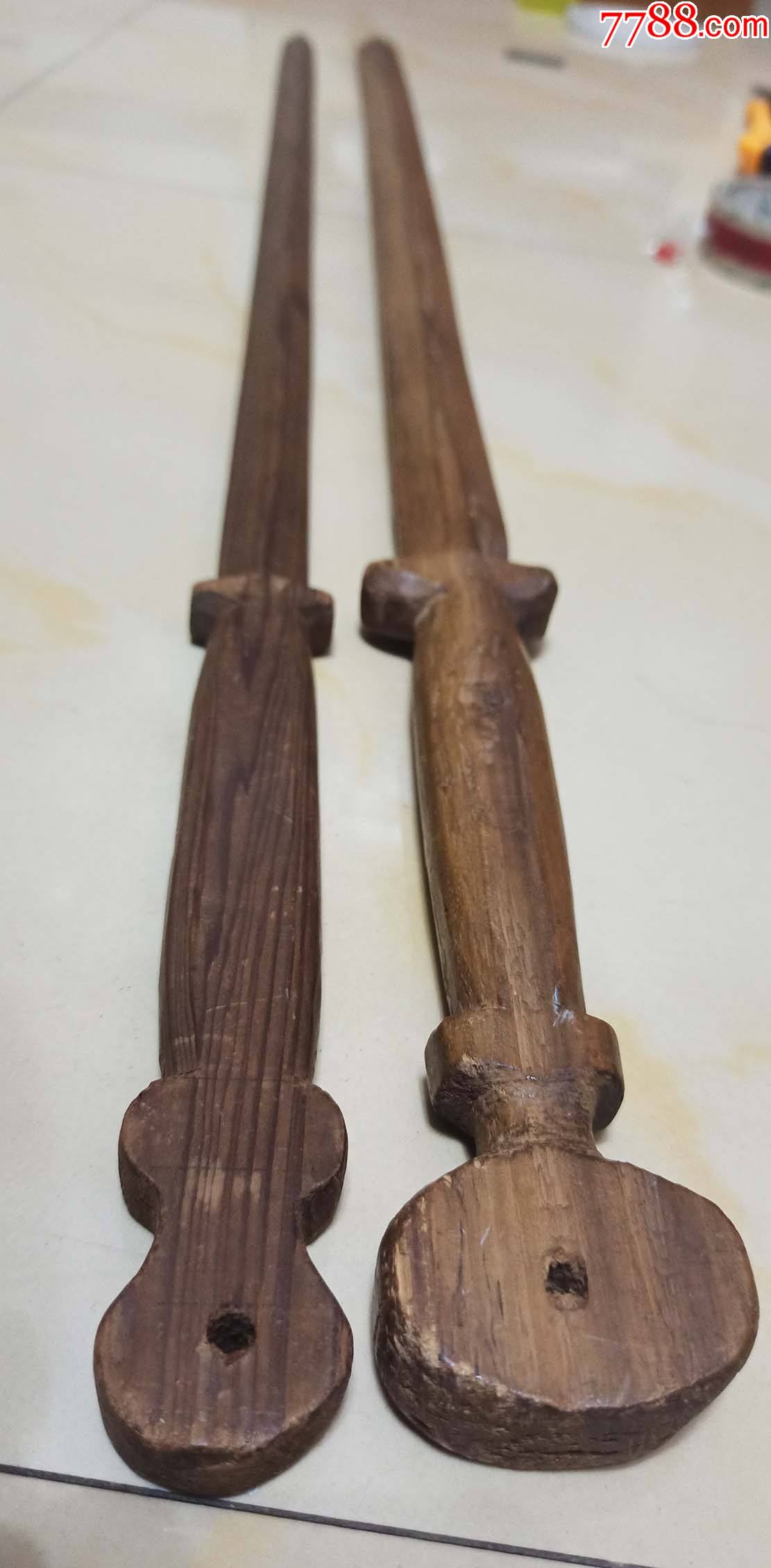 早期木质剑玩具两把