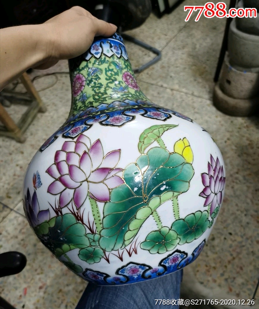 老彩绘描金天球瓶底款中国潮彩