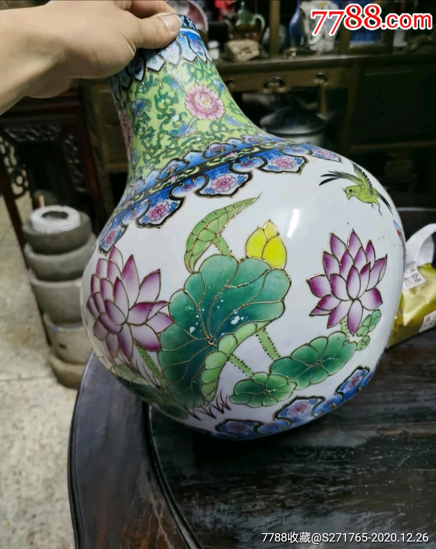 老彩绘描金天球瓶底款中国潮彩