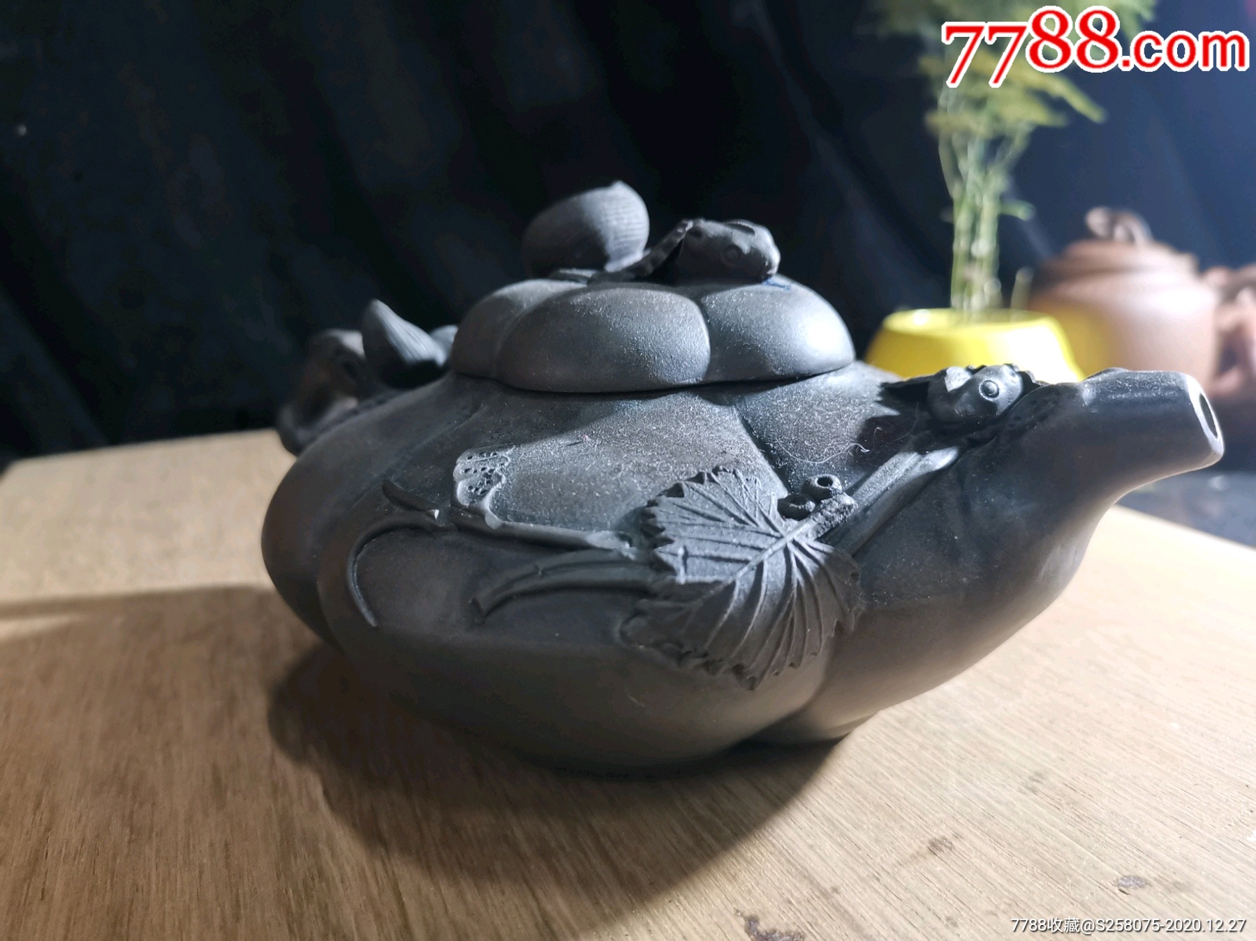 松鼠五瓣花壶(工艺美术大师吴平制作-紫砂壶-7788紫砂壶