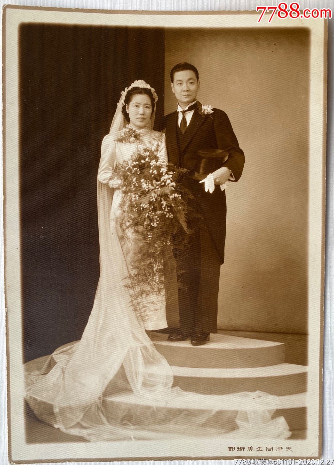 民国时期著名天津同生照相馆拍摄的新郎拿礼帽的结婚照