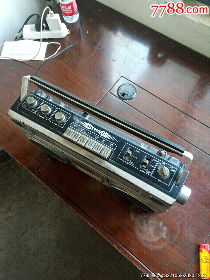 "康佳"牌四喇叭单卡手提式收录机