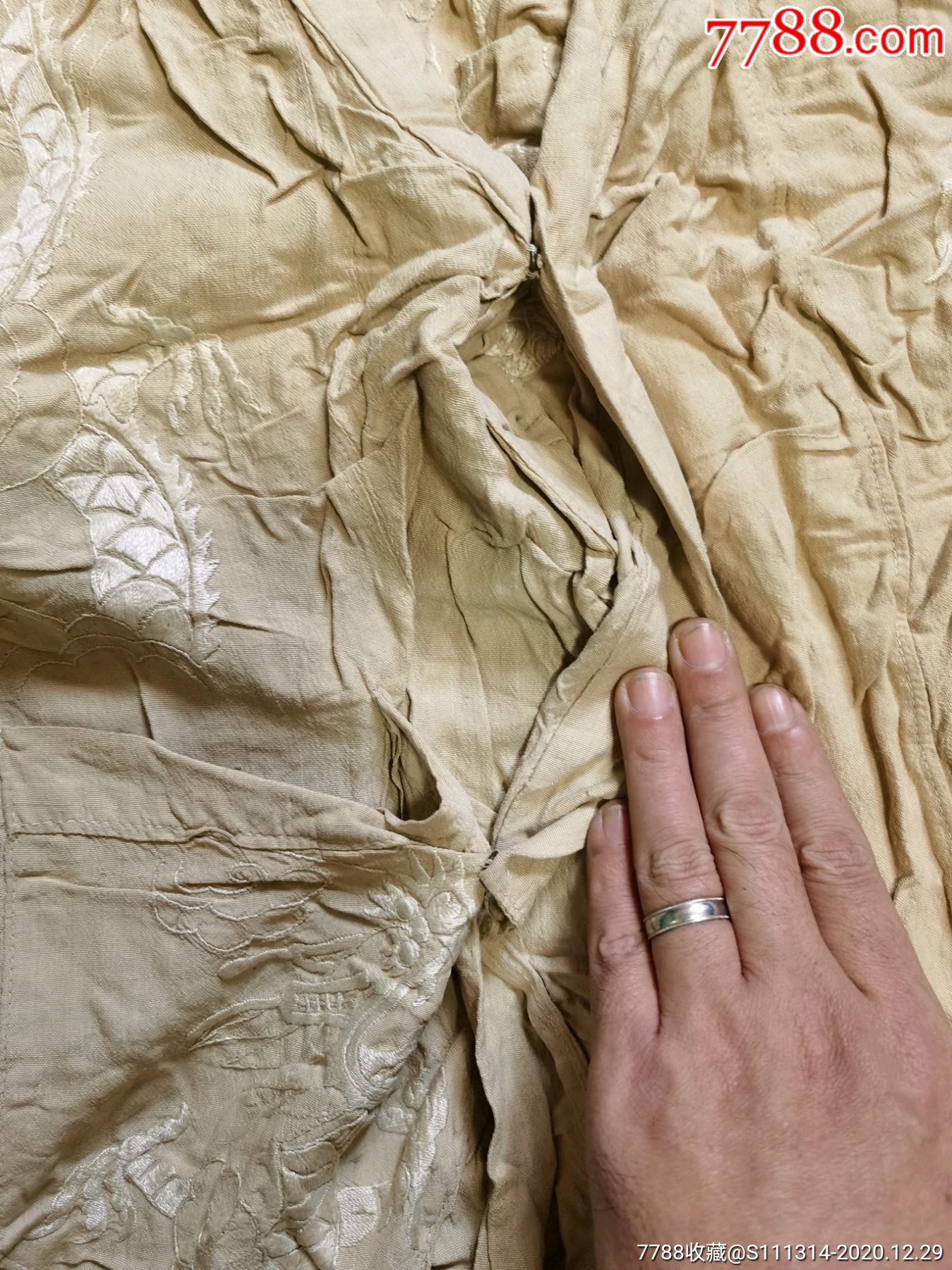 民国绣龙纹睡衣