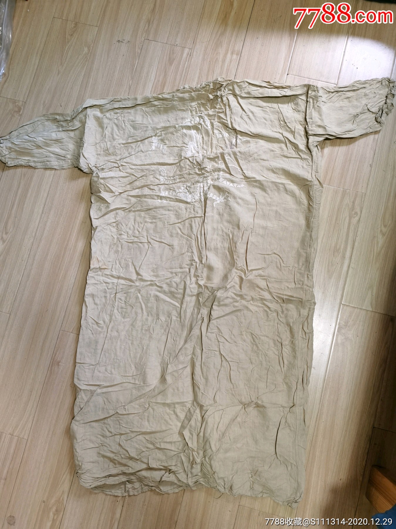 民国绣龙纹睡衣