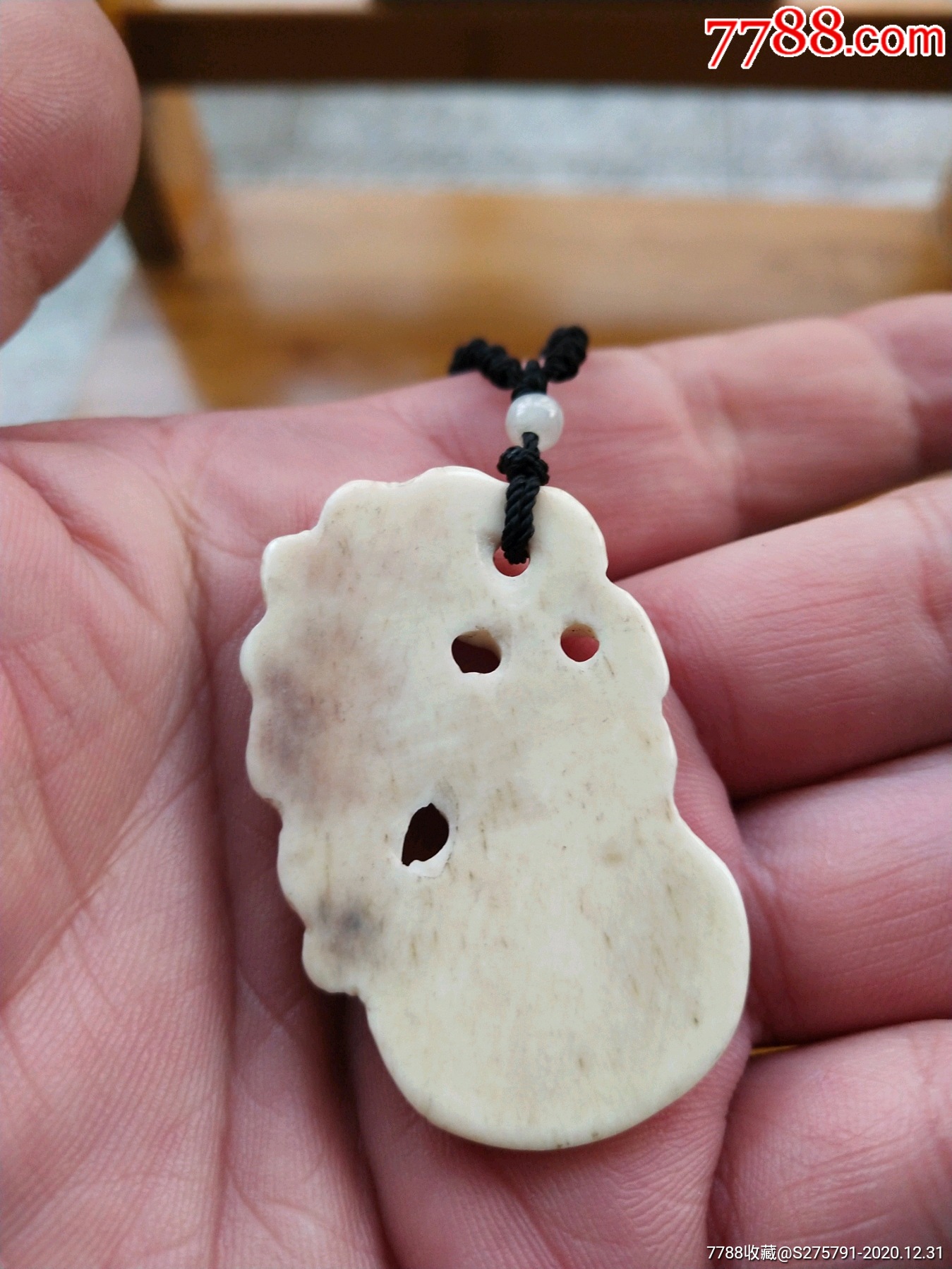 骨雕挂件(福上加福)