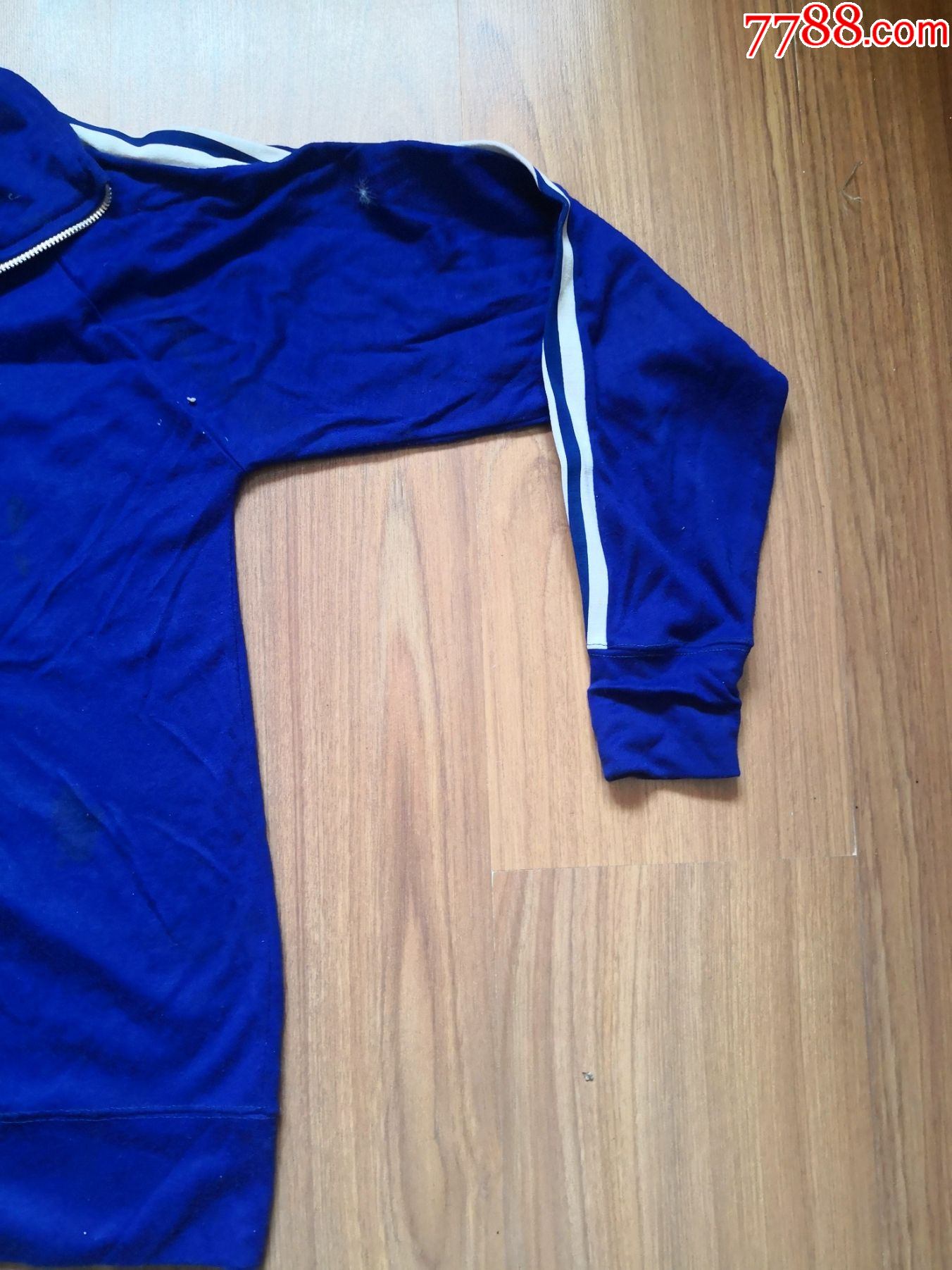 老式运动服上衣一个