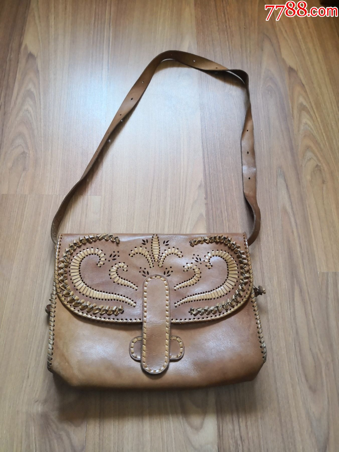 漂亮的皮兜子一个