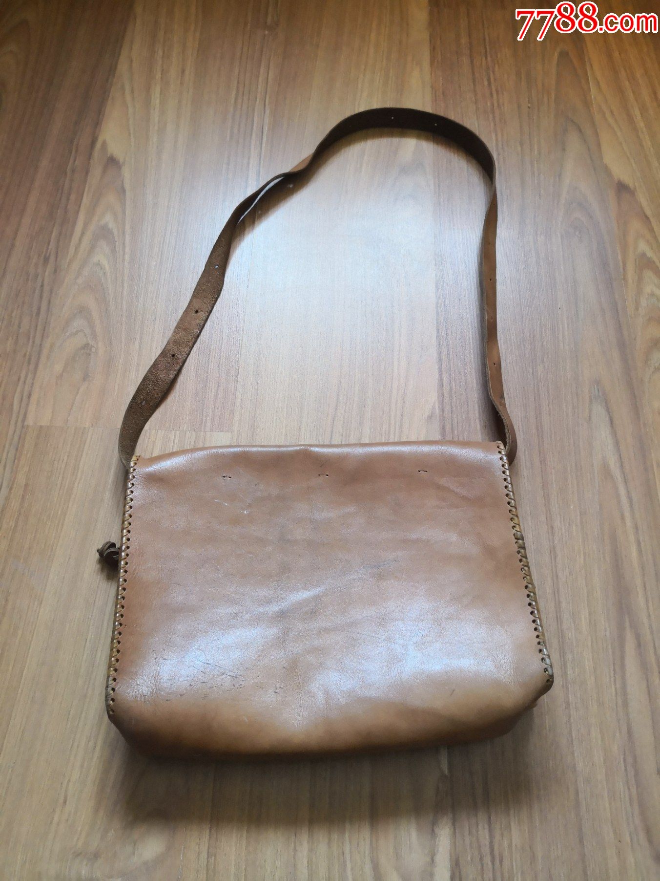 漂亮的皮兜子一个