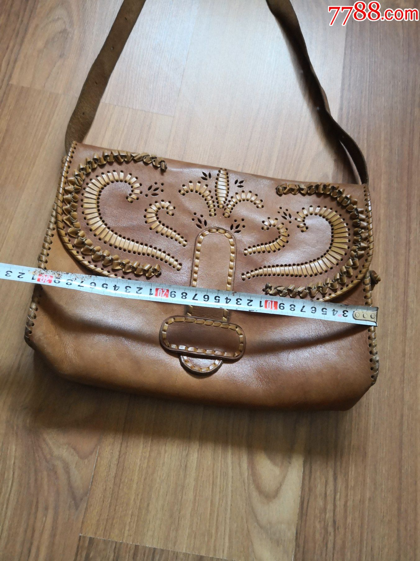 漂亮的皮兜子一个