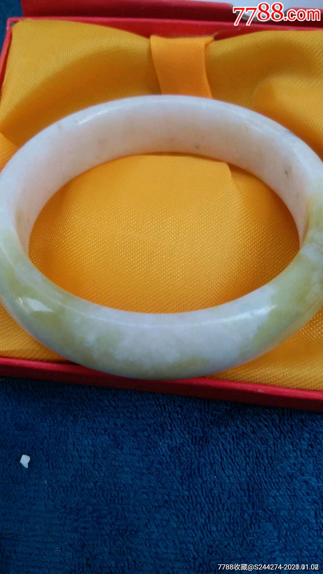 蓝田飘花翠玉镯子一对