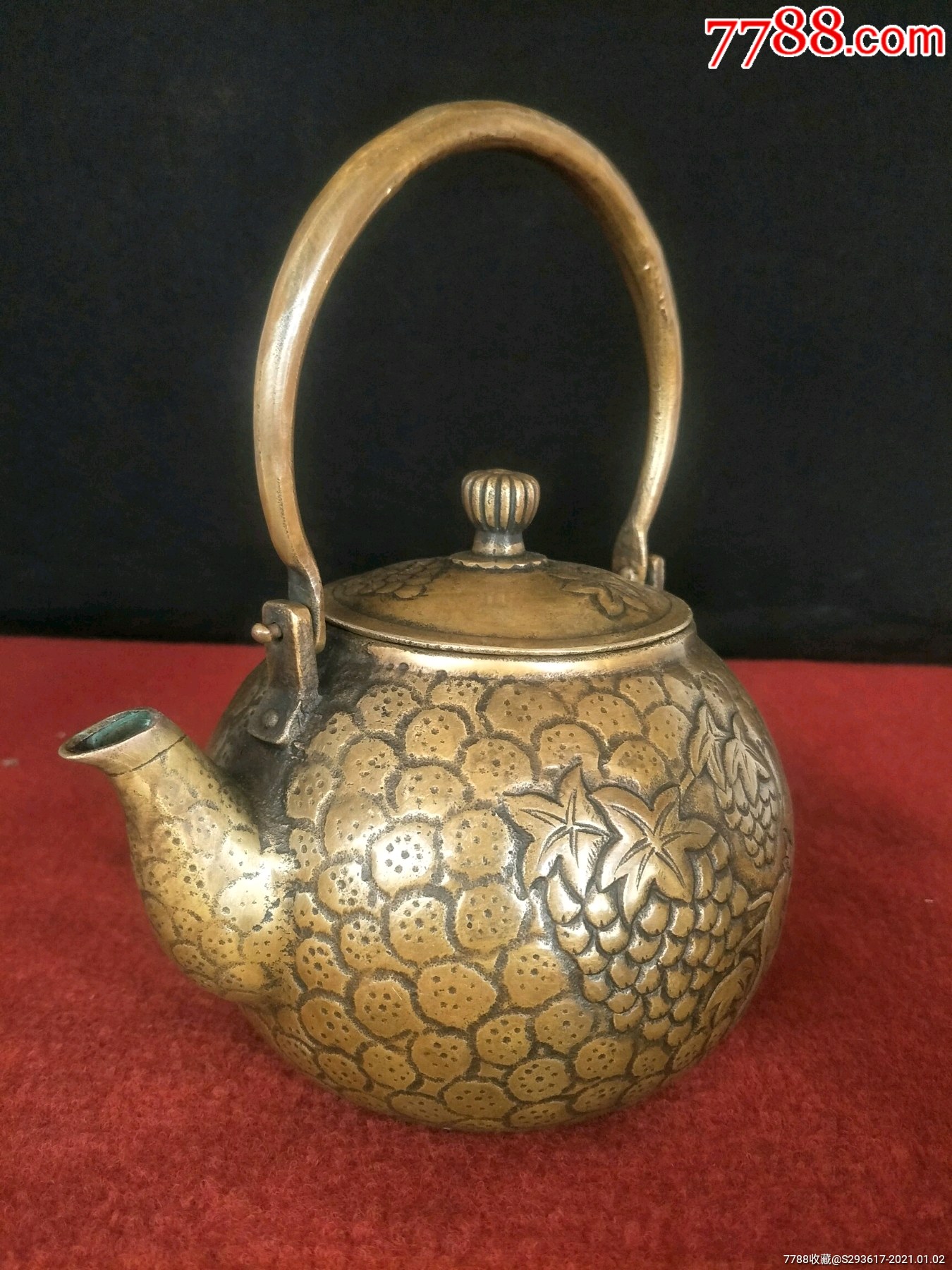 清代铜壶一把,包浆浑厚,使用明显,保存完整,成色如图