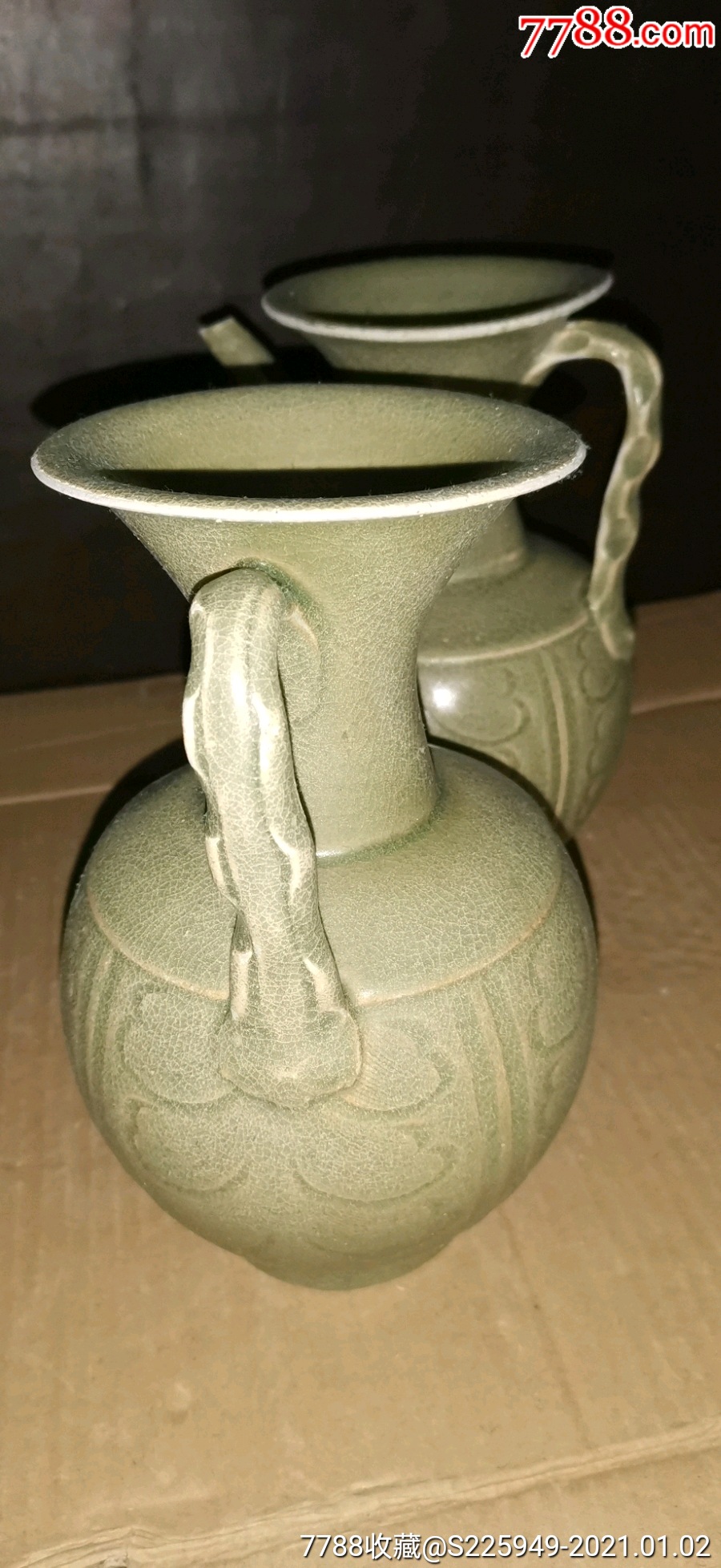 青色釉开片越窑刻花壶一对_青瓷/秘色瓷_第4张_7788钟表收藏