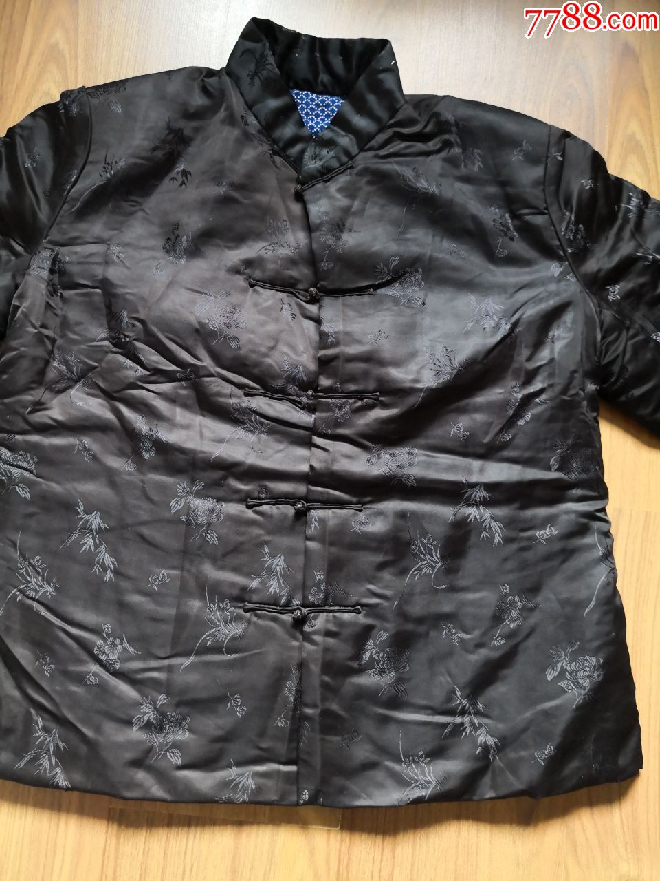 老式缎面对襟男士棉袄