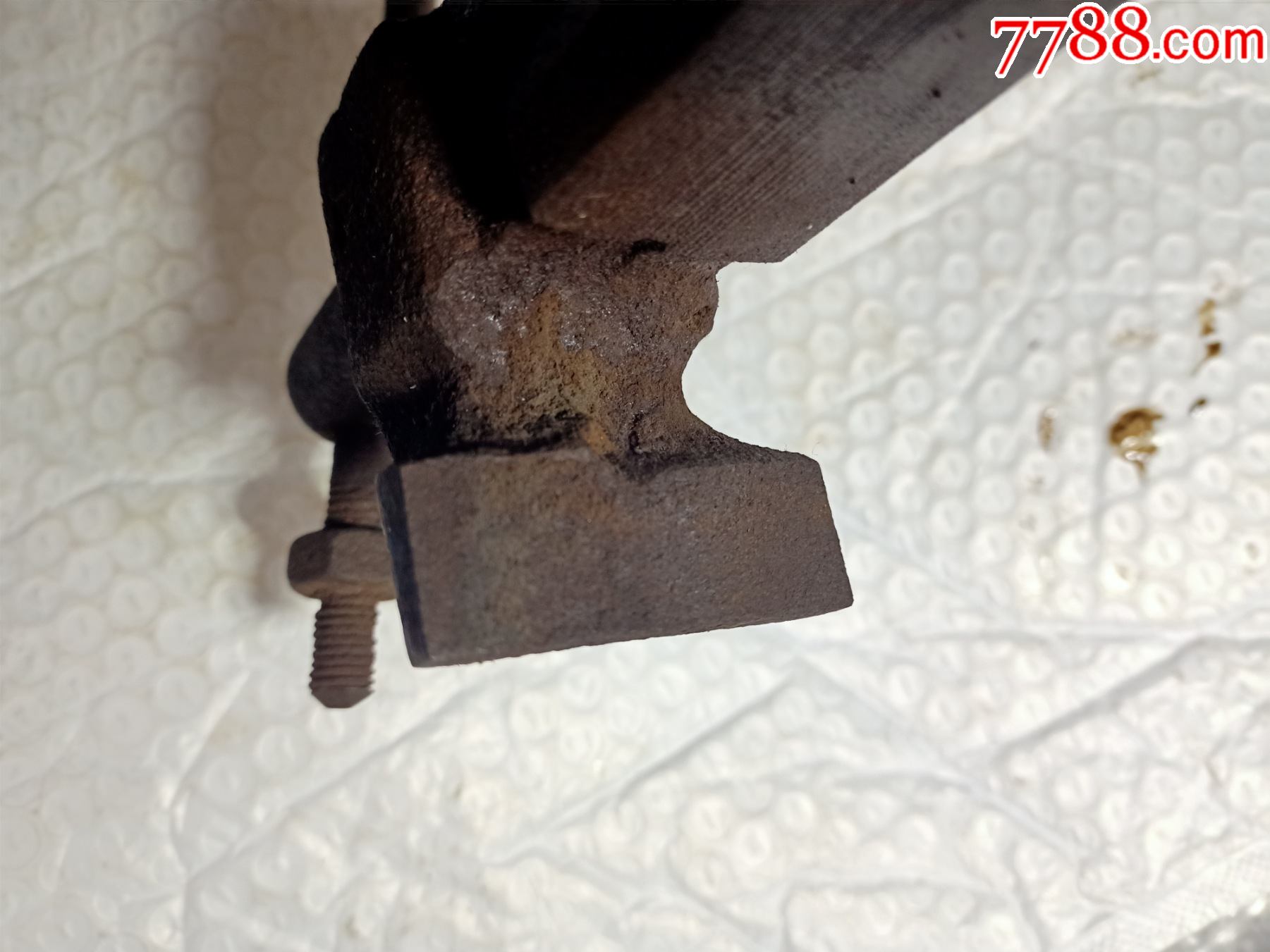 老的台钳子a105,铸铁的,开品很大,锈蚀较重,品相如图,重近6斤,快递30