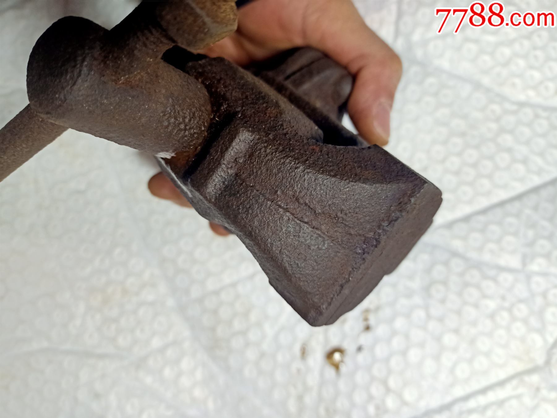 老的台钳子a105,铸铁的,开品很大,锈蚀较重,品相如图,重近6斤,快递30