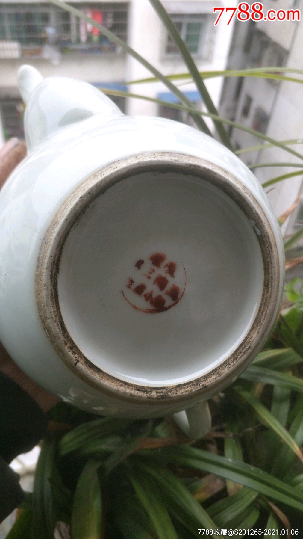 商品名称:现代官窑瓷器567湖南醴陵窑釉下五彩茶壶一对合拍