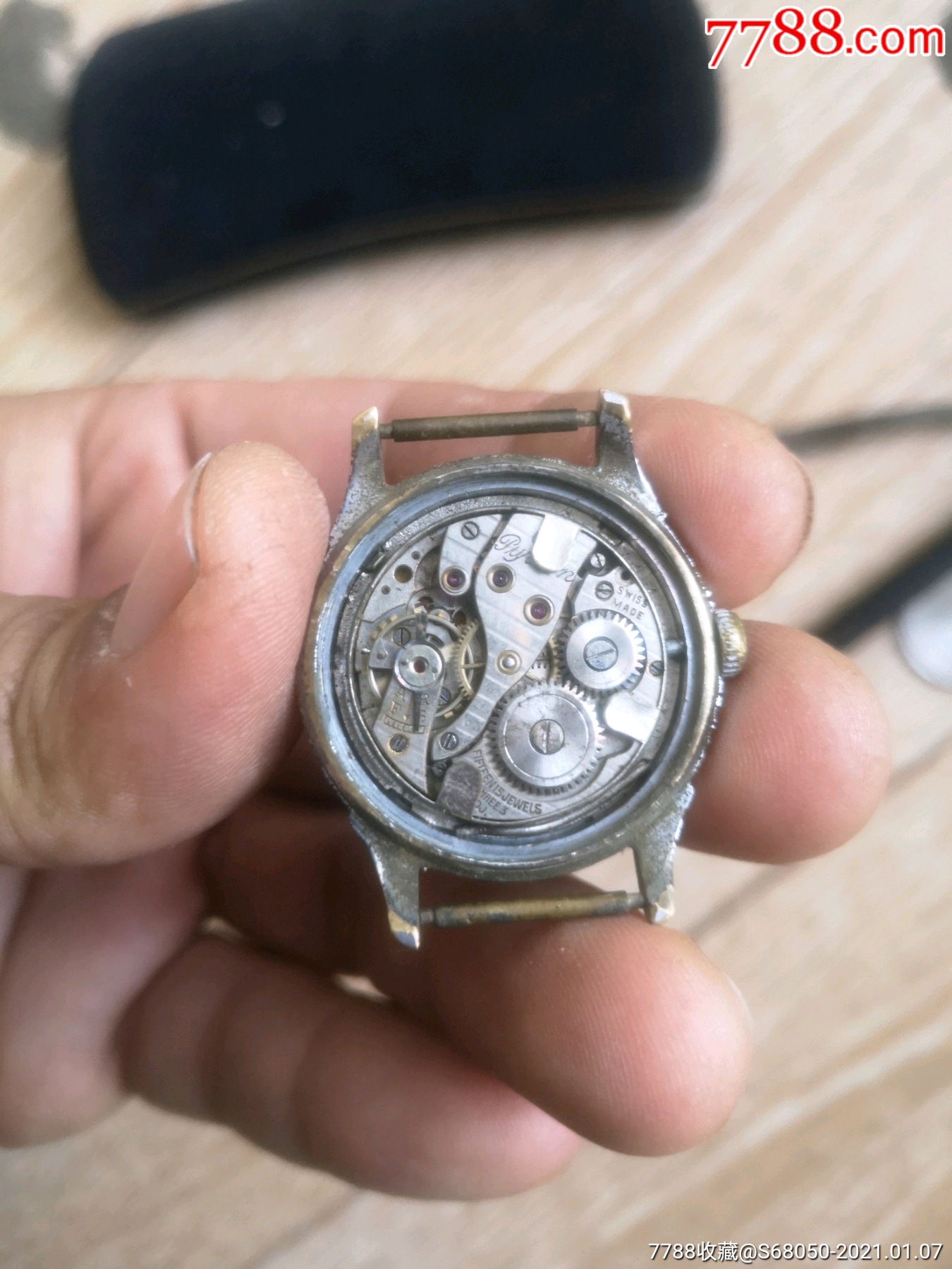 一件民国时期三针老手表