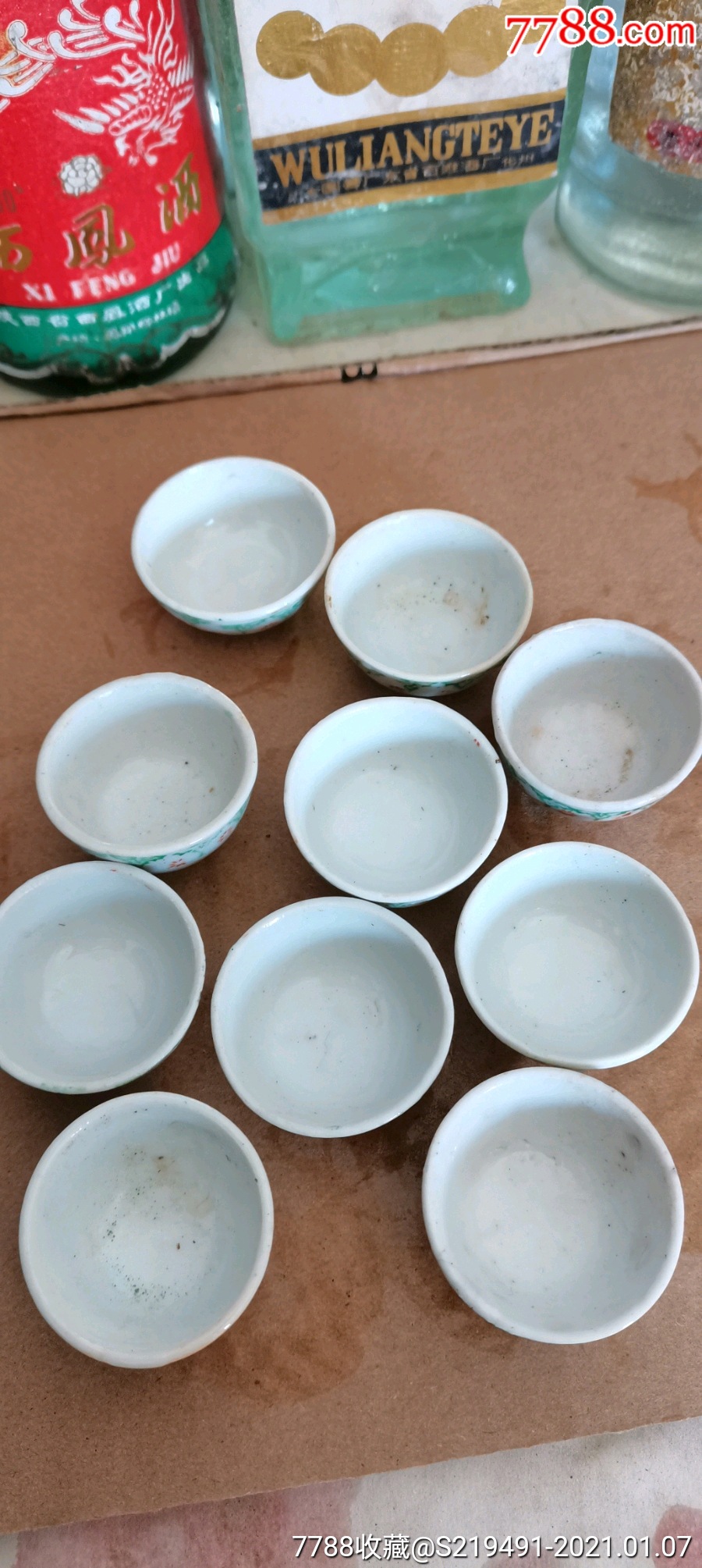 民国手绘精品粉彩小酒杯一套