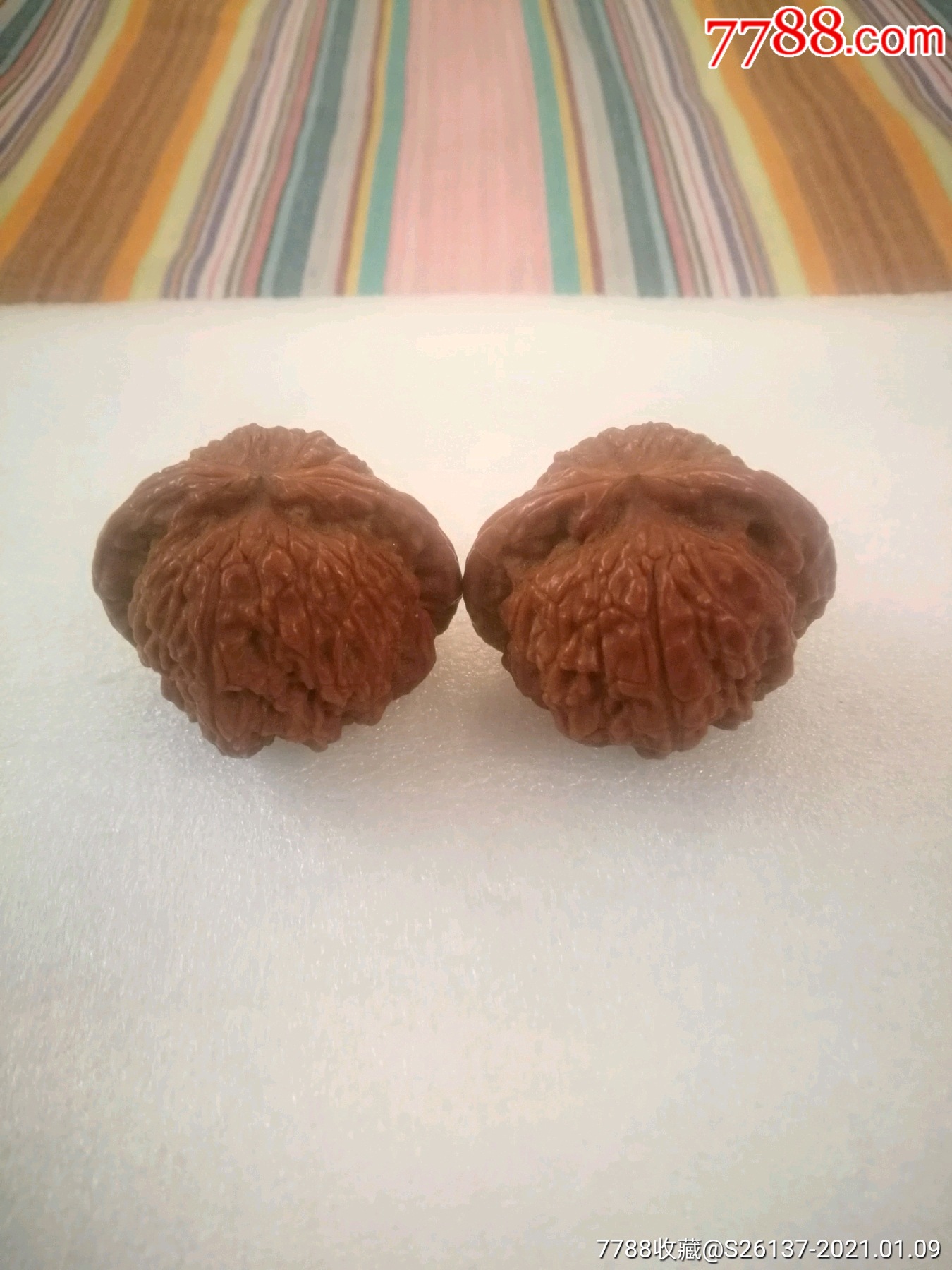 少见美品带包浆白狮子头核桃一对