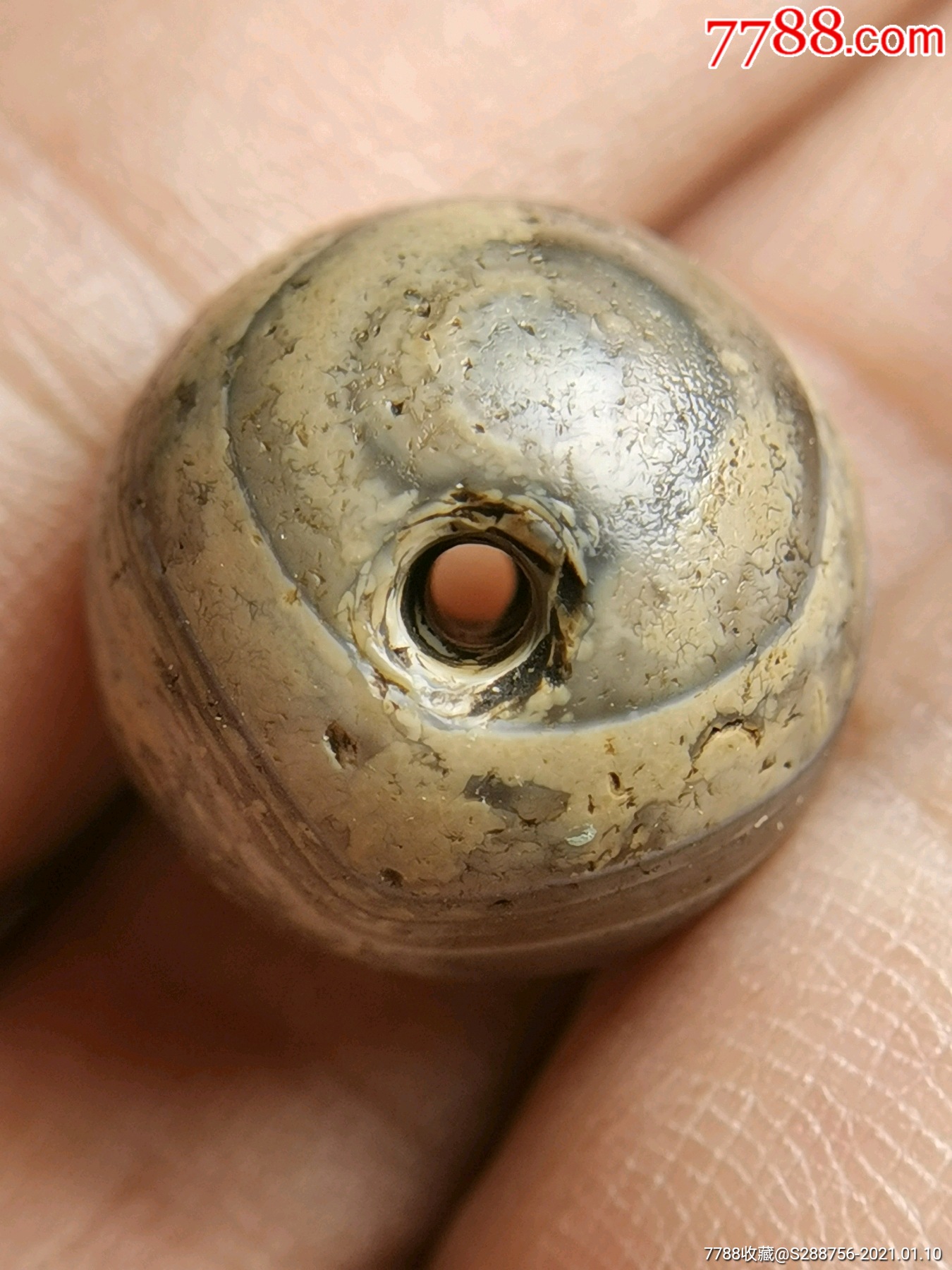 宋代玛瑙大单珠带灰皮缠丝玛瑙