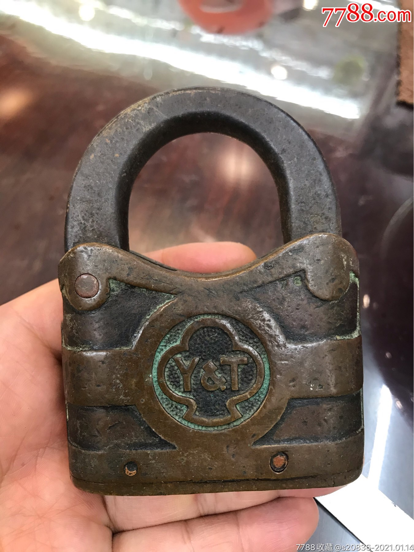 民国老洋房大门大铜锁