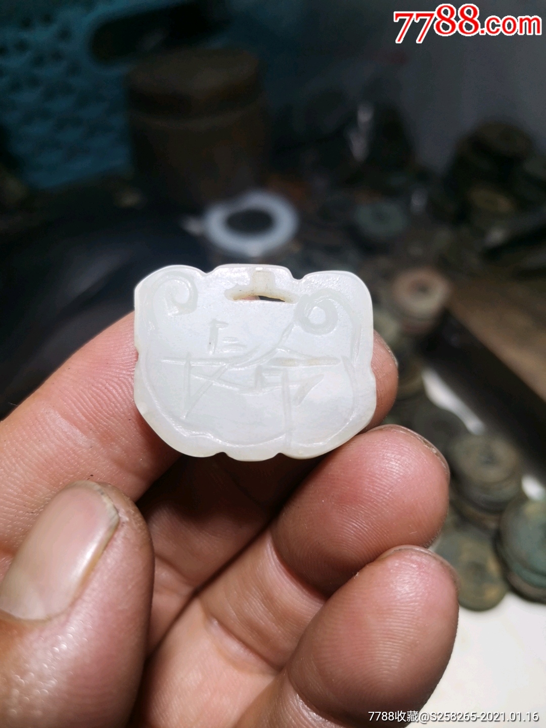 玉锁:(长命百岁)