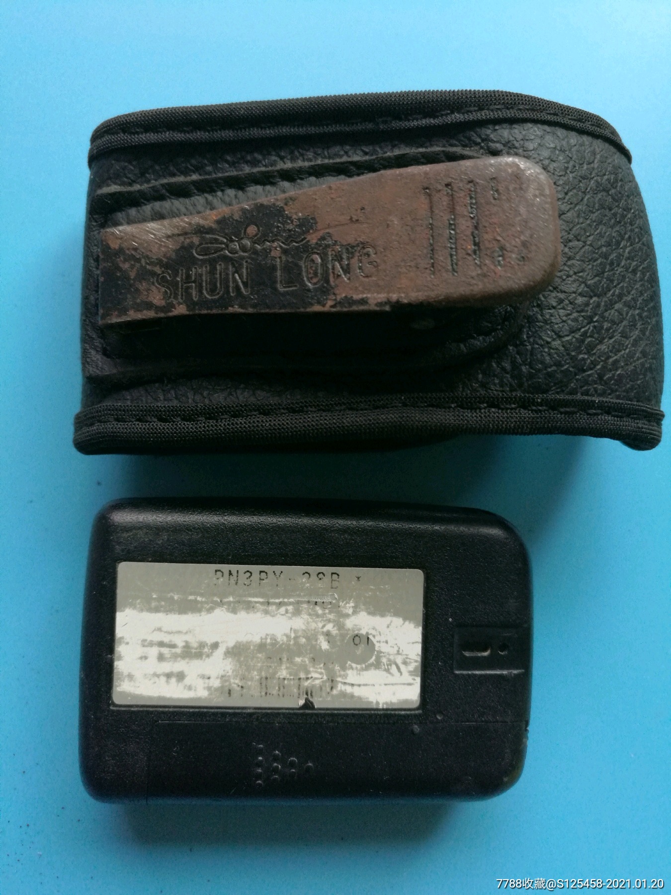 带腰套bb机一个