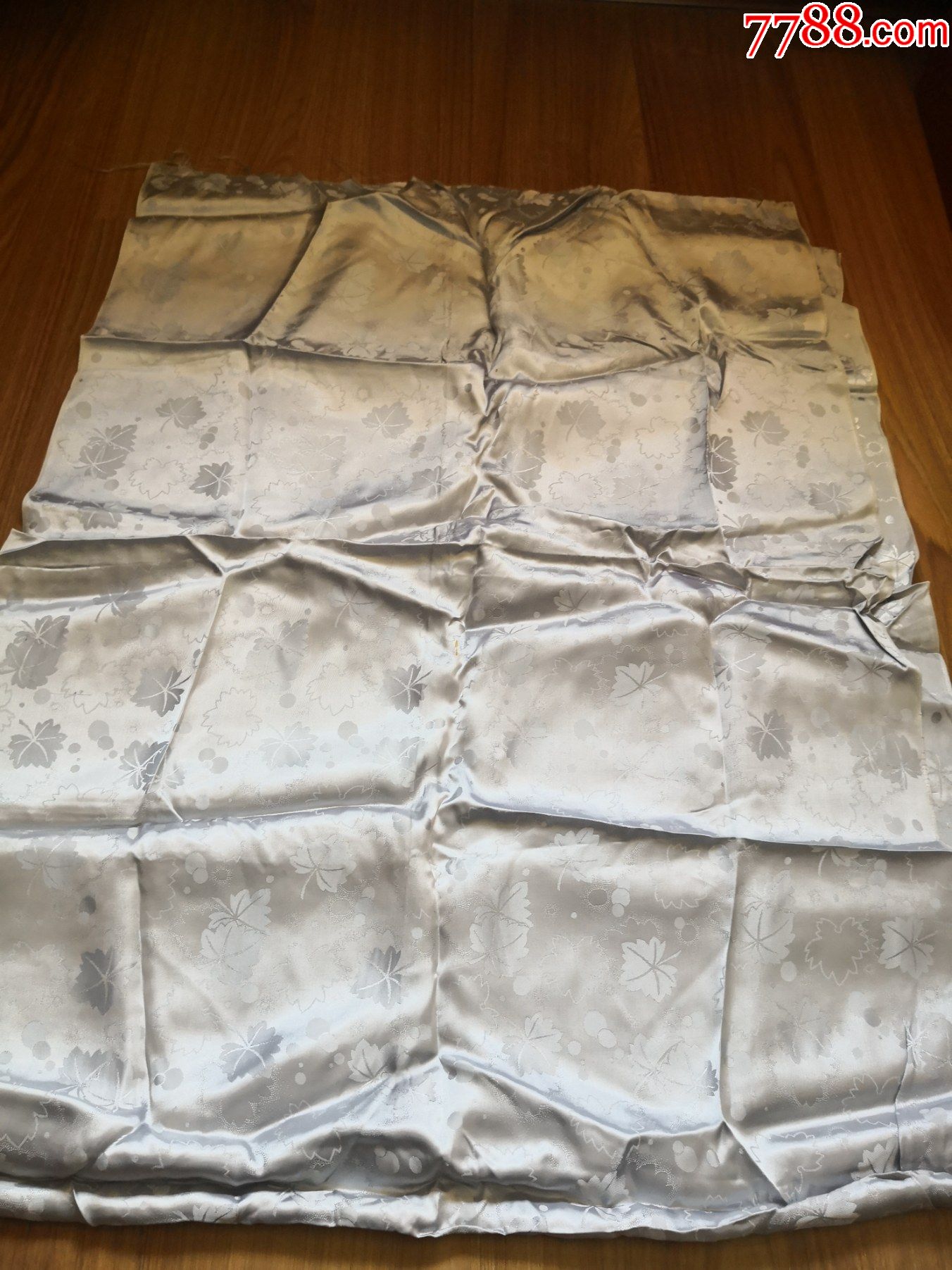 老式缎面布料一块