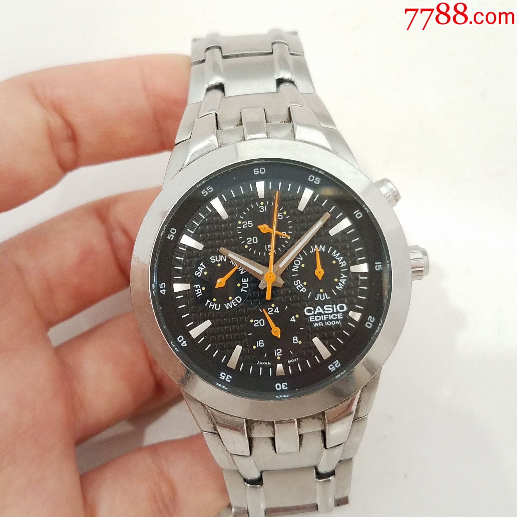 日本卡西欧电子男表【独特4眼格纹黑盘】【橙色指针】【带月份功能】