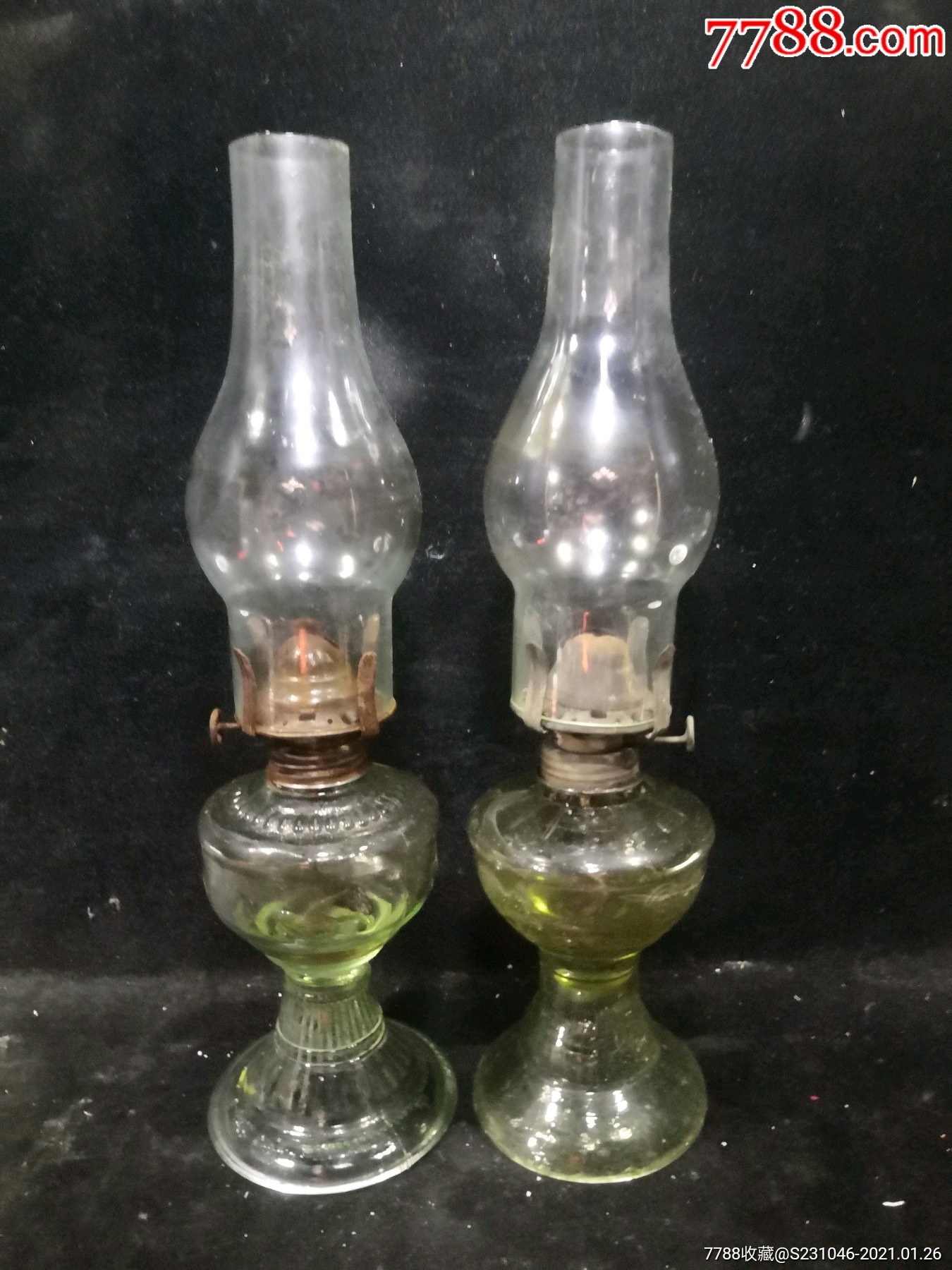 早期两盏高脚洋油灯