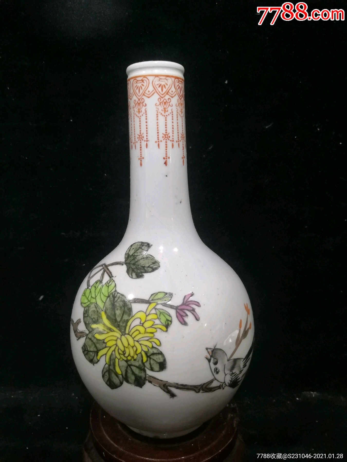 60年代新华瓷厂王声怀手绘菊花花鸟纹天球瓶