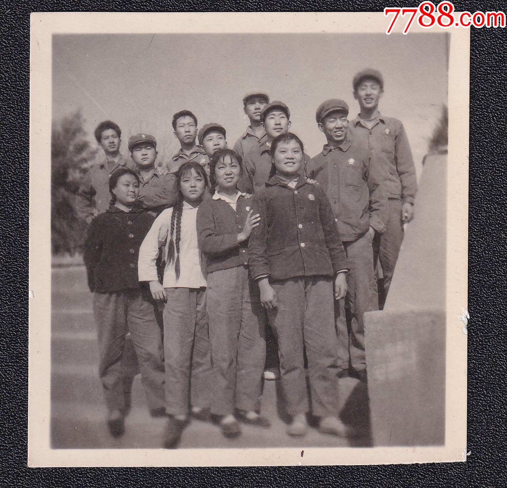 文革年代长辫子美女老照片1张尺寸约662厘米