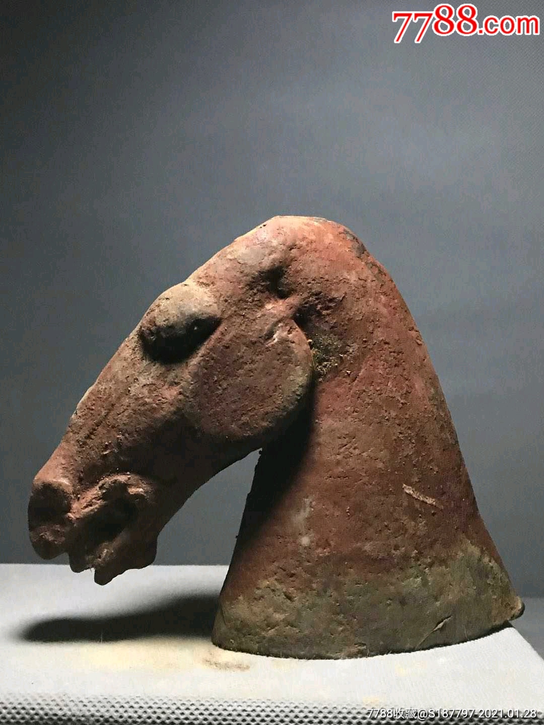 汉朱砂彩绘马首