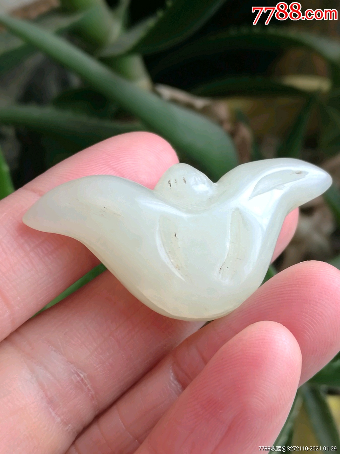 和田玉菱角小吊坠