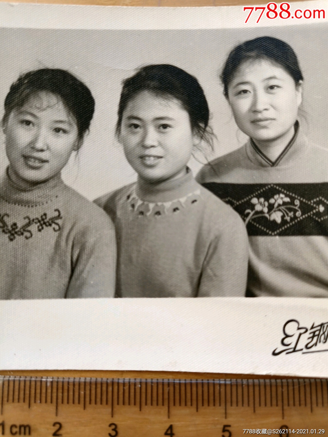 鞍钢三姐妹,78年的女性合影