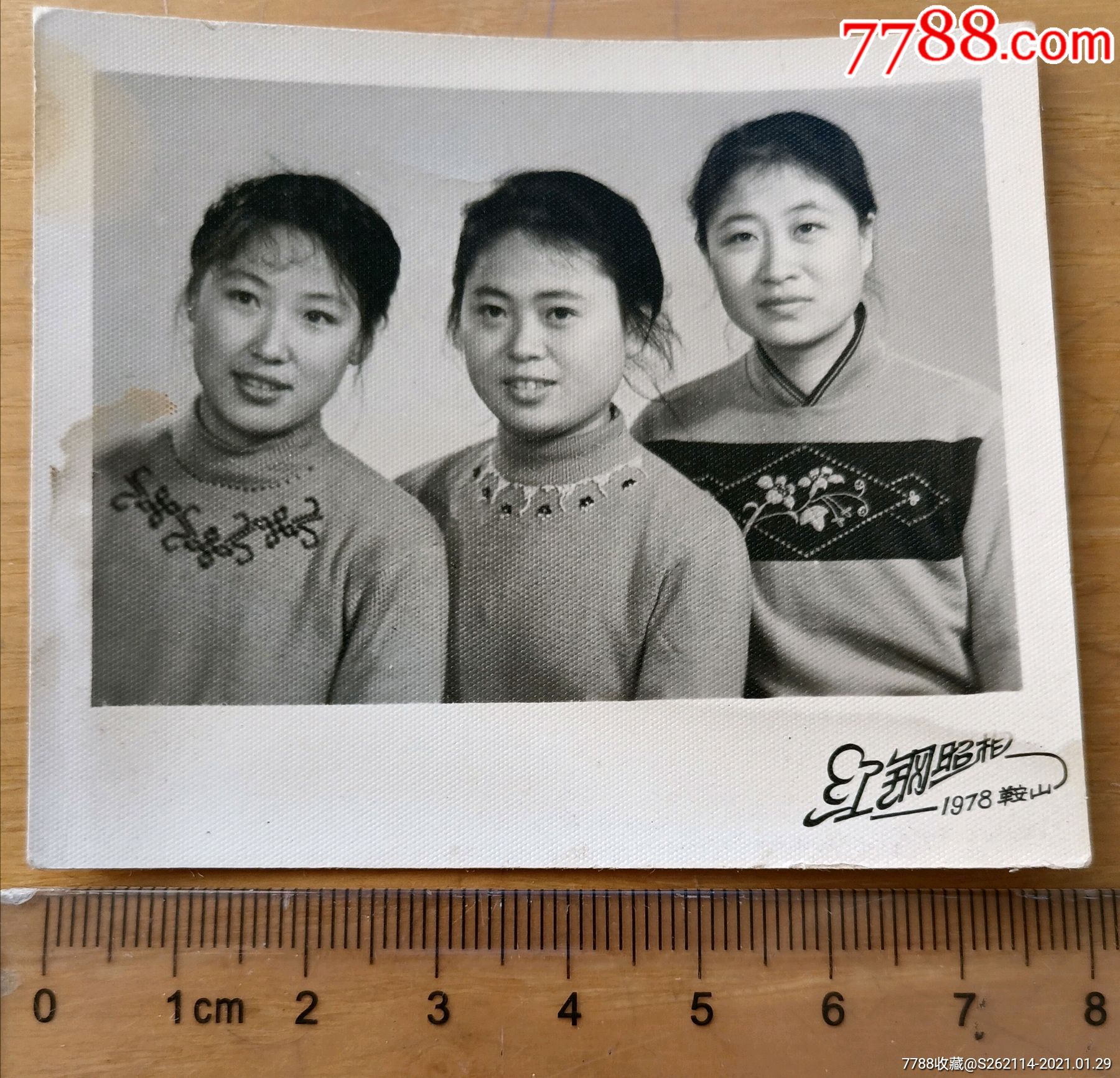 鞍钢三姐妹,78年的女性合影