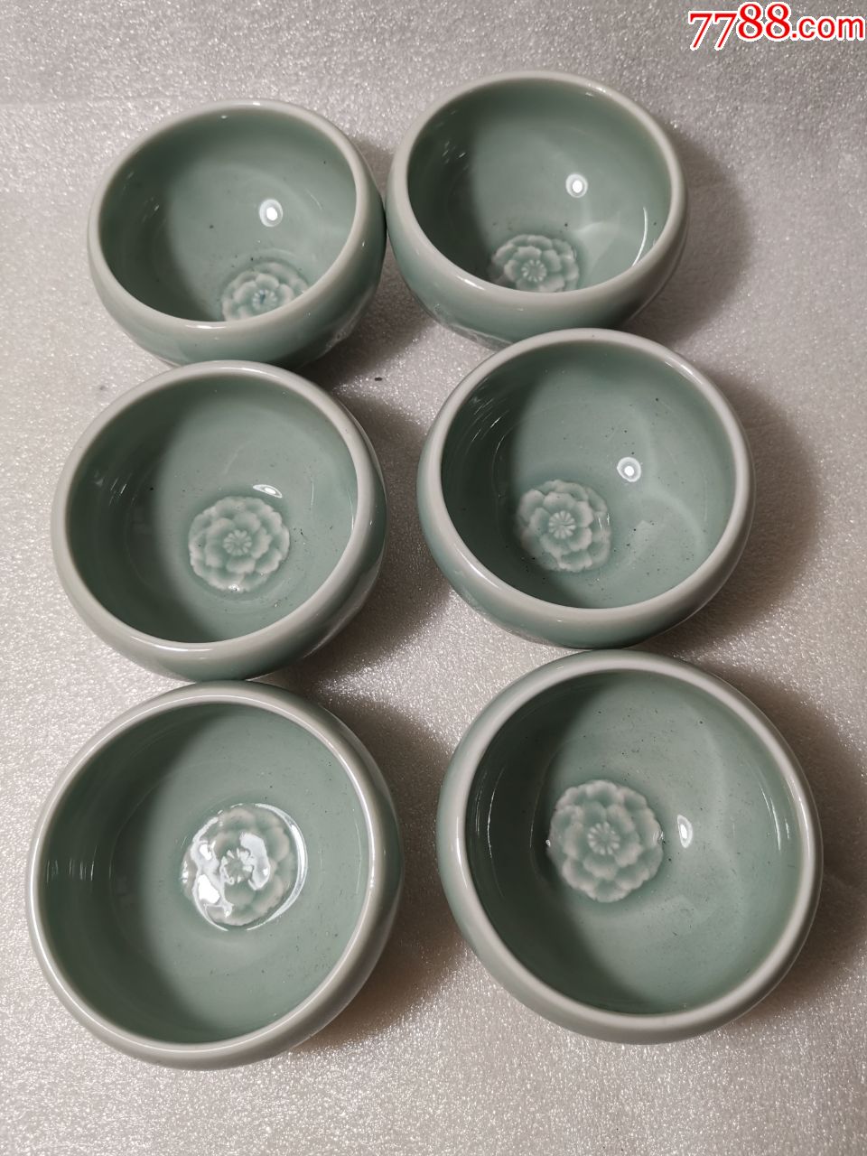 青瓷雕花小茶碗一套,漂亮,高温瓷.看简介小