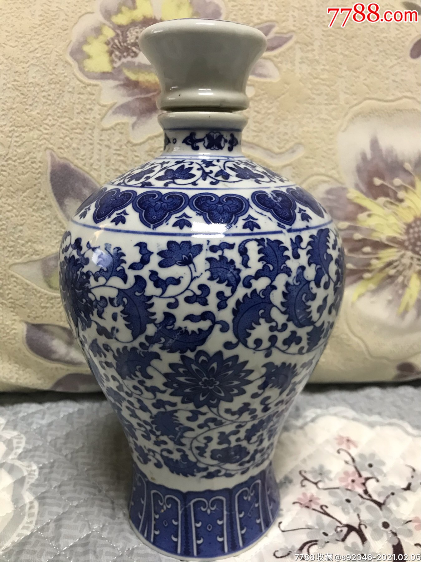 景德镇大青花瓷酒瓶,高26厘米