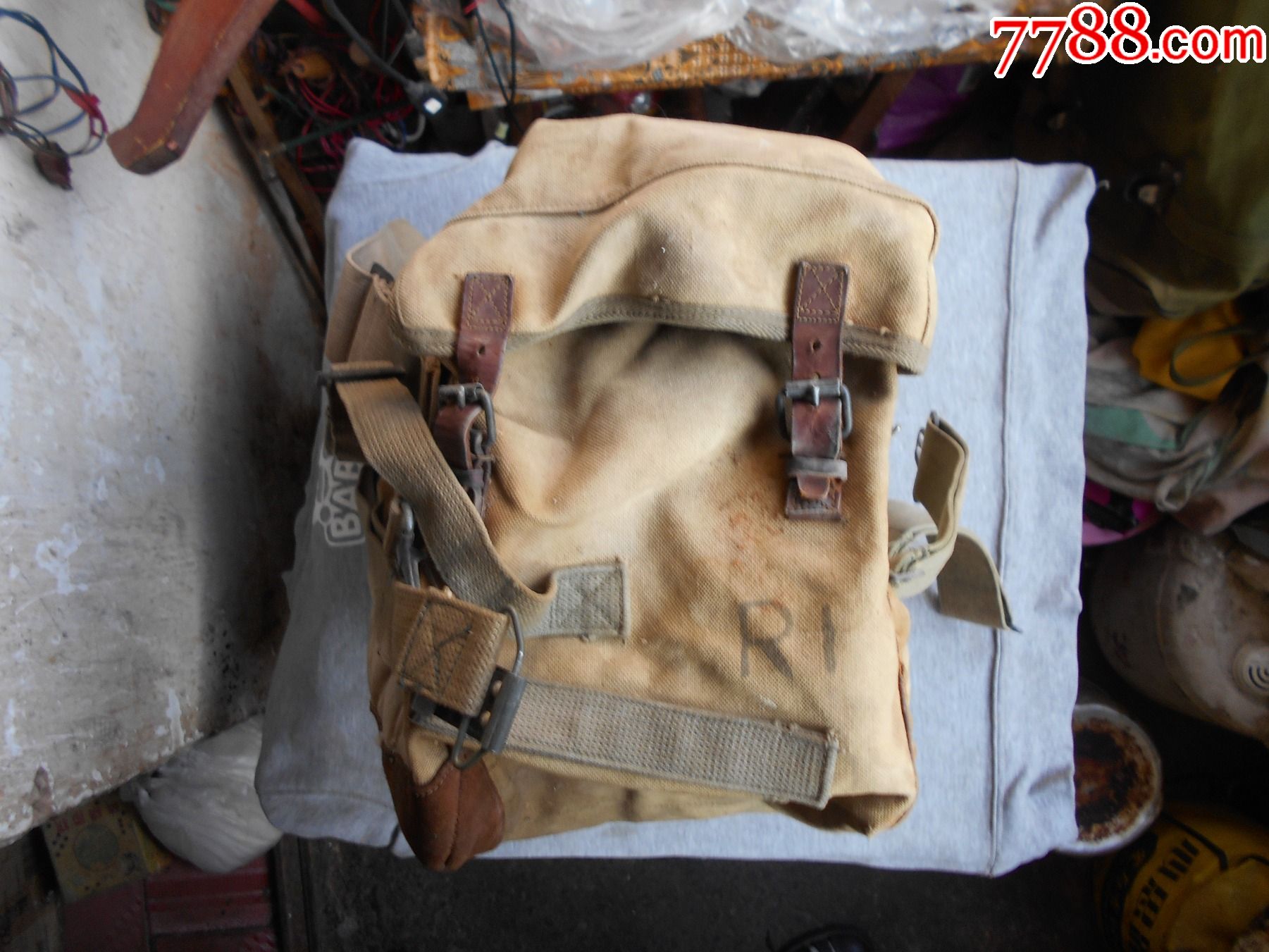 早期【五零式】中国人民解放军电台帆布附皮革原装背包