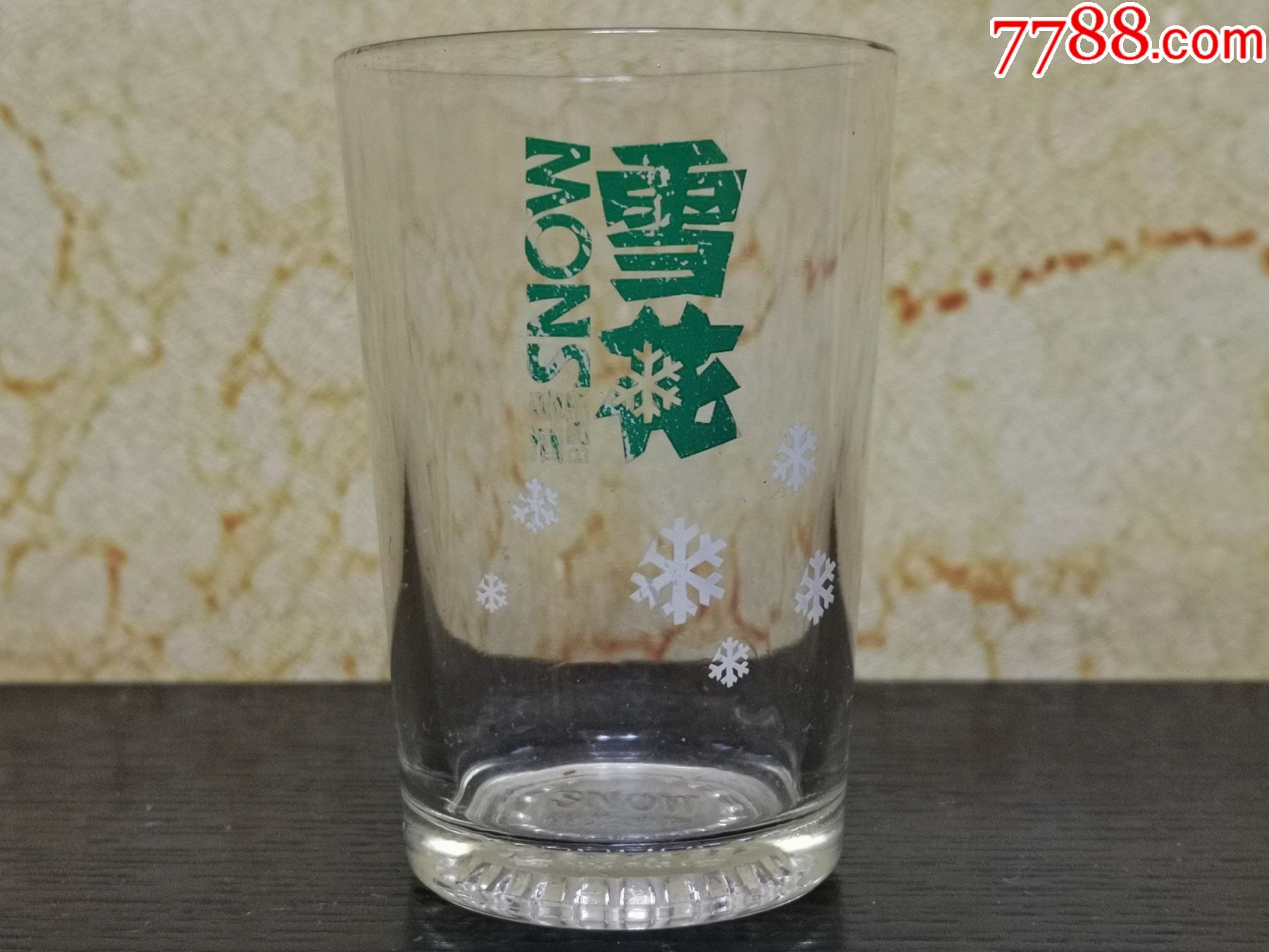 雪花啤酒杯底部有款