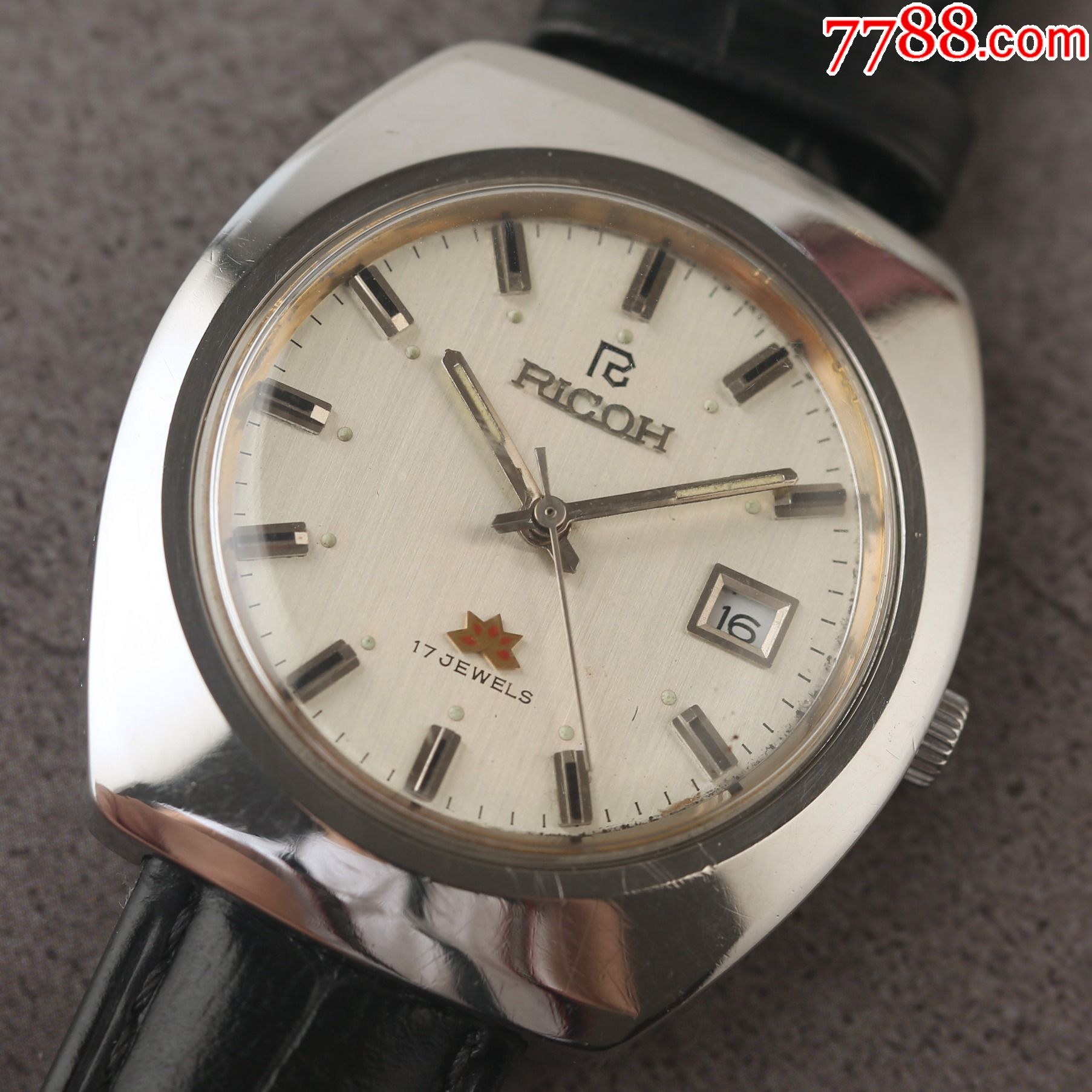 日本理光古董表拉丝布纹盘高级拉跳式日历中期枫叶商标