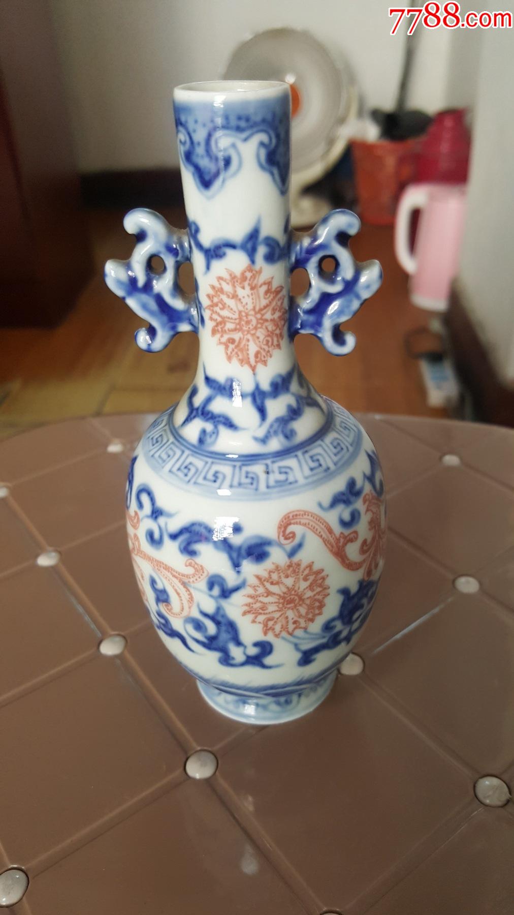 青花釉里红小花瓶