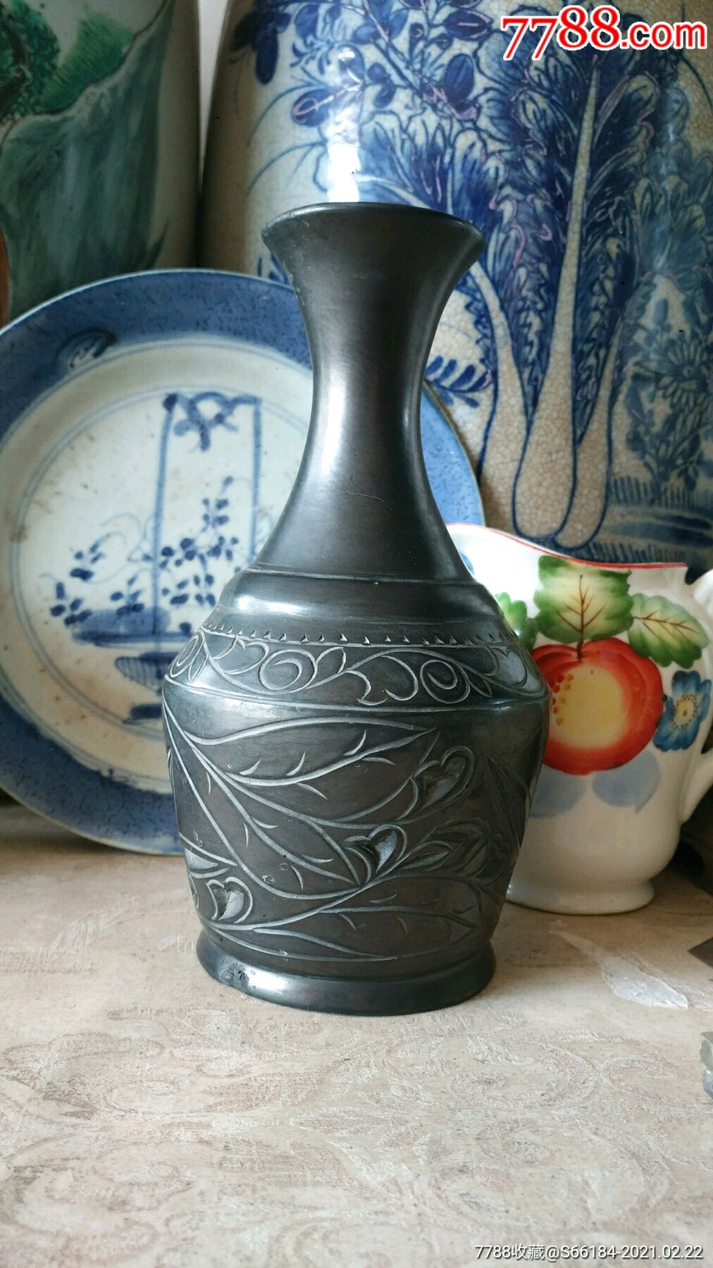 老缠枝莲黑陶花瓶有点小磕小冲