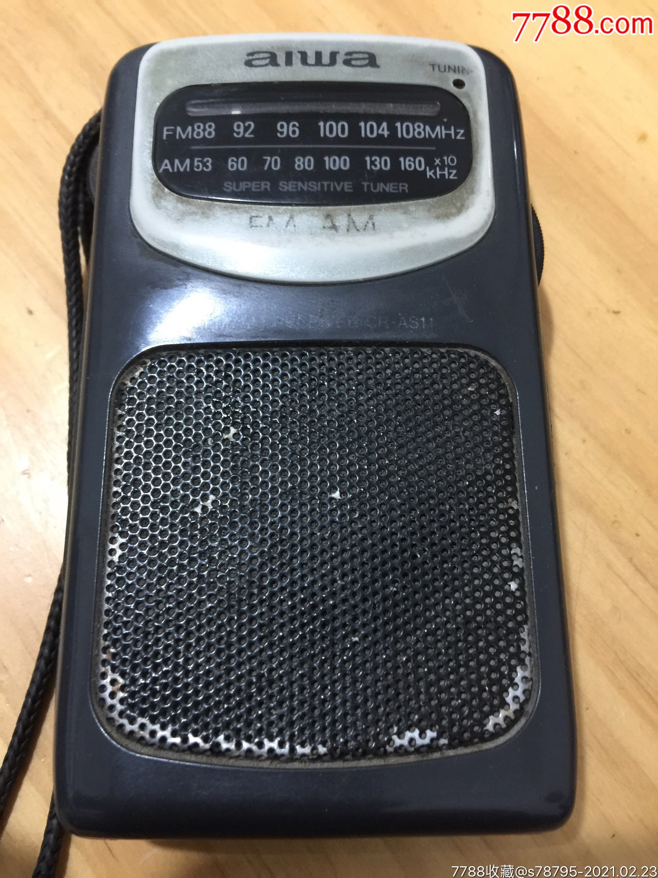 很旧的日本爱华收音机