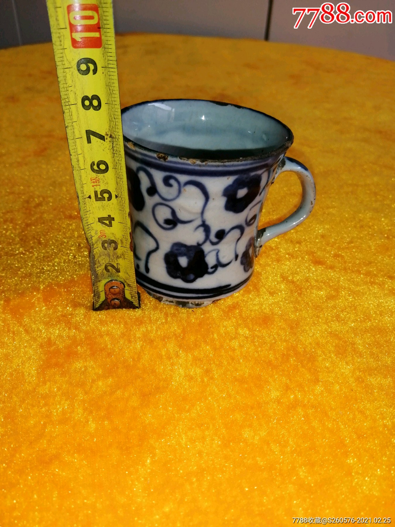 清代早期花卉纹饰杯