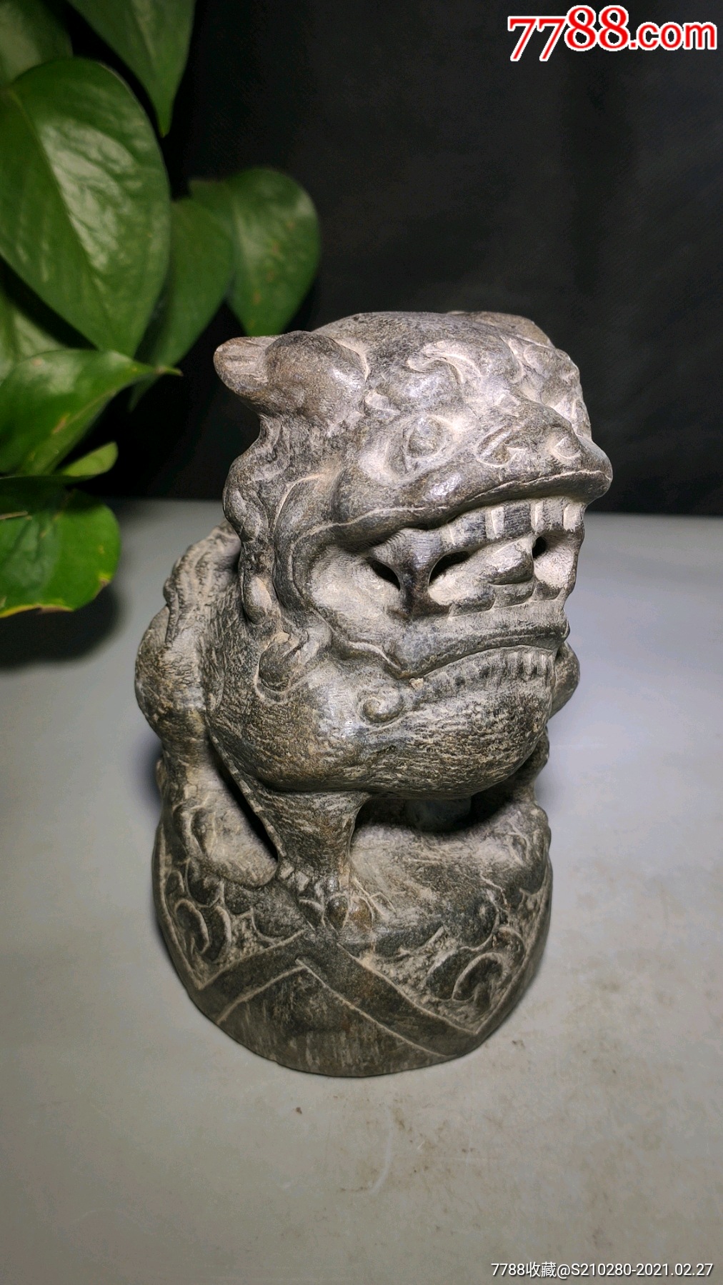 案头石狮子!造型独特!皮壳老辣!雕刻精致!底座有工!霸气十足!