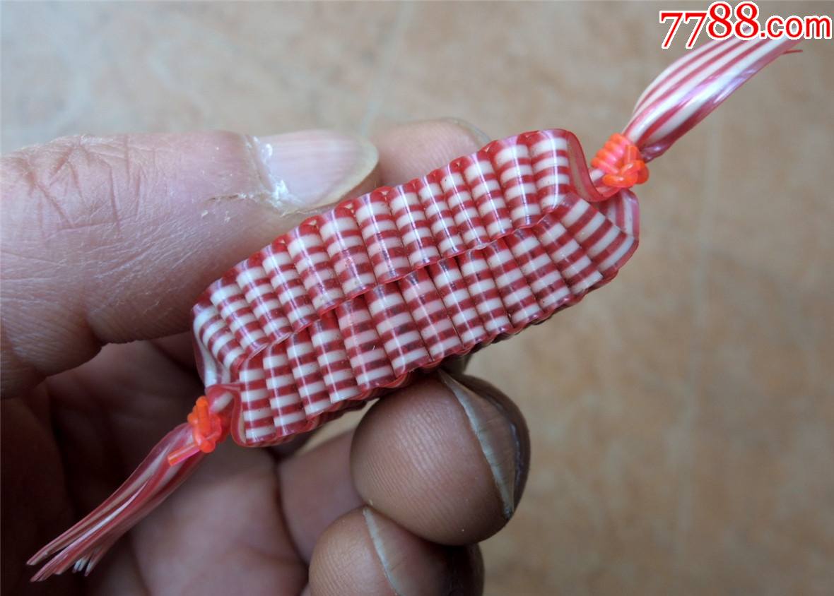 怀旧收藏2102-80年代手工编制塑料油线双色水果糖挂饰一颗_植物编织