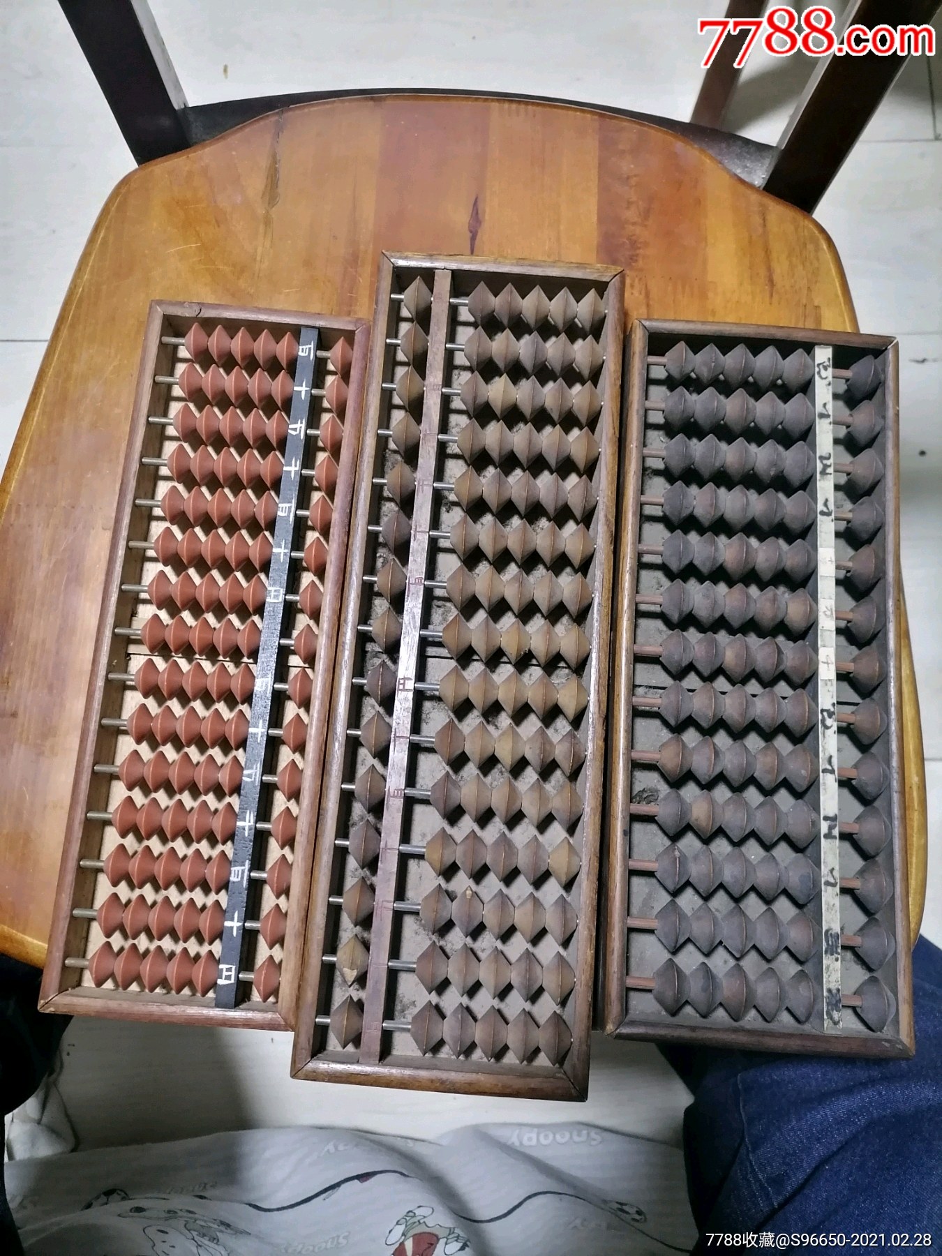 日本购回老算盘三把,大小档位不同,实物拍摄,售出不退不换